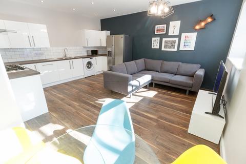 6 bedroom flat to rent, Kempston Street, L3 8HE,