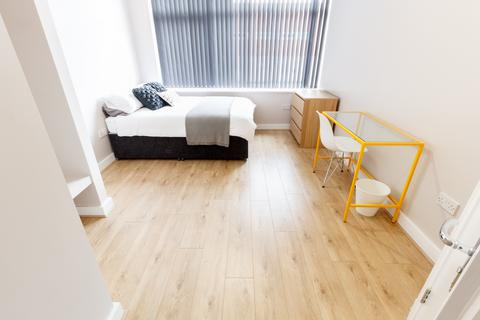 6 bedroom flat to rent, Kempston Street, L3 8HE,