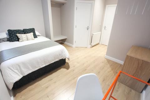 6 bedroom flat to rent, Kempston Street, L3 8HE,