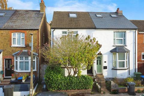 3 bedroom semi-detached house to rent, Ebberns Road, Hemel Hempstead HP3
