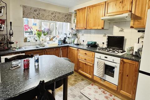 3 bedroom semi-detached house to rent, Ebberns Road, Hemel Hempstead HP3