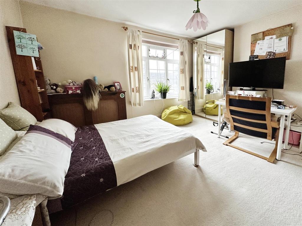 Bed 1.jpg