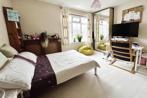 3 bedroom semi-detached house to rent, Ebberns Road, Hemel Hempstead HP3
