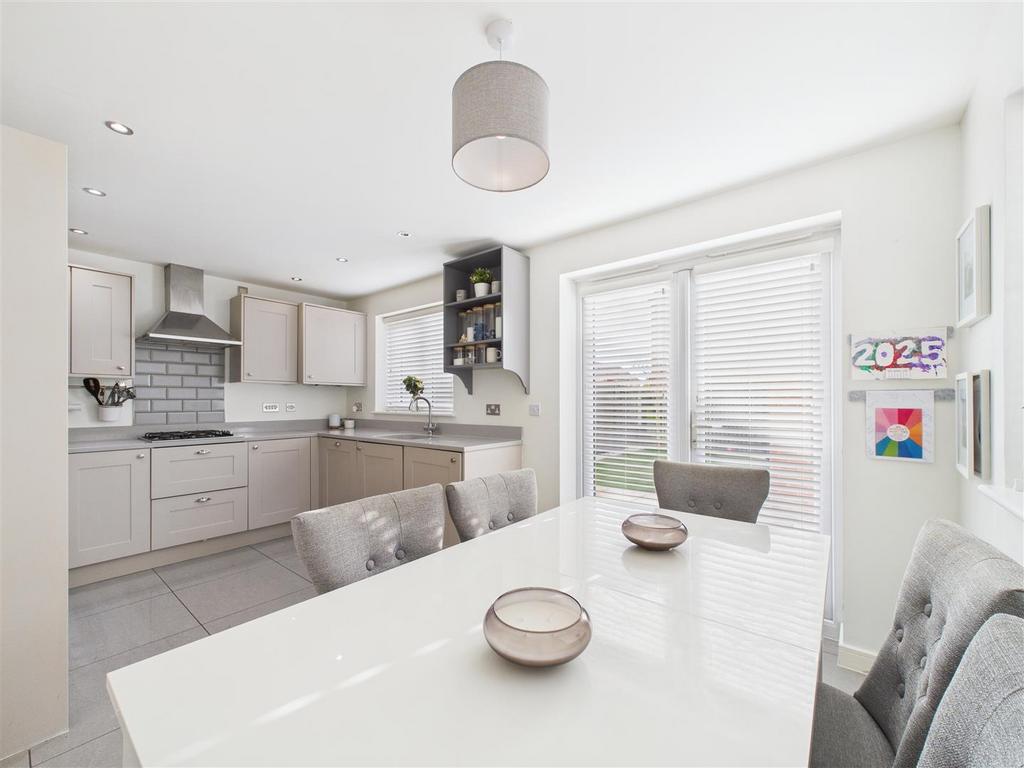 CAM03303 G0-PR0250-STILL023.jpg