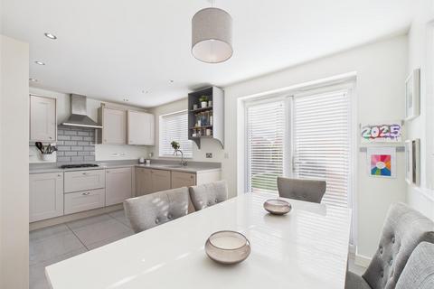 3 bedroom detached house for sale, Chatsworth Drive, Elloughton