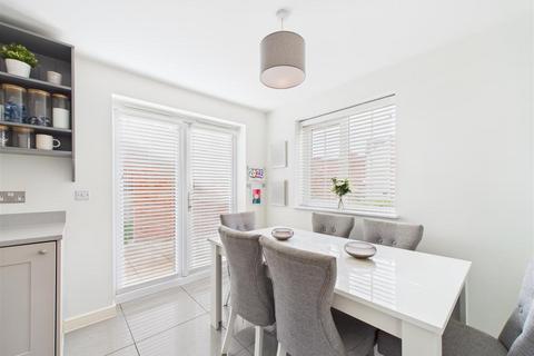 3 bedroom detached house for sale, Chatsworth Drive, Elloughton