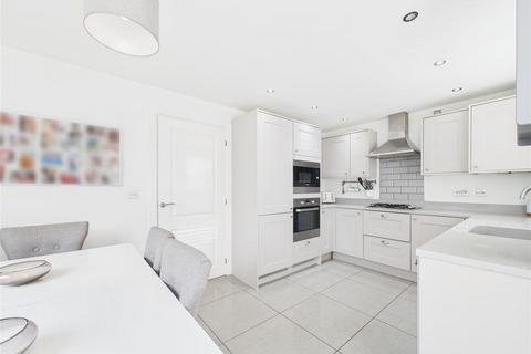 3 bedroom detached house for sale, Chatsworth Drive, Elloughton