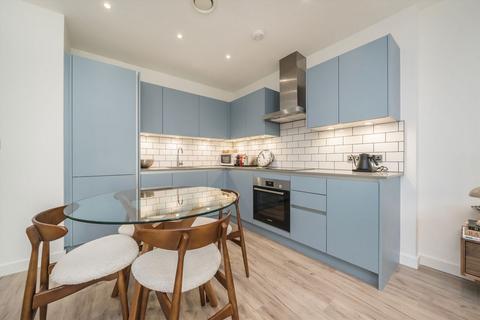2 bedroom flat to rent, Wales Farm Road, London W3