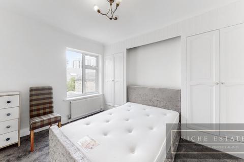 undefined, Room, Hutton Grove, London, N12