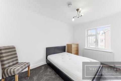 undefined, Room, Hutton Grove, London, N12