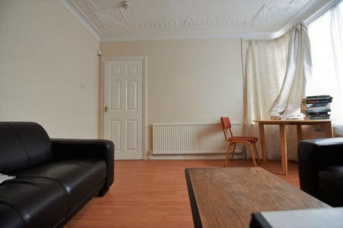 1 bedroom in a house share to rent, 26 Langdale Avenue House Share
