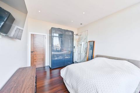 2 bedroom flat for sale, Coral Row, Battersea, London, SW11