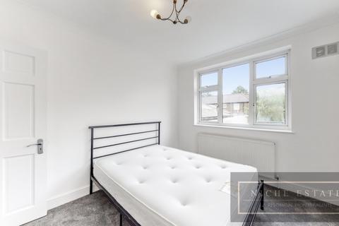 undefined, Room 2, Hutton Grove, London, N12