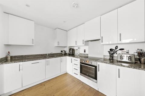 1 bedroom flat for sale, Chesworth Court, Fulneck Place, London