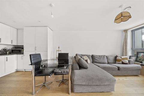 1 bedroom flat for sale, Chesworth Court, Fulneck Place, London