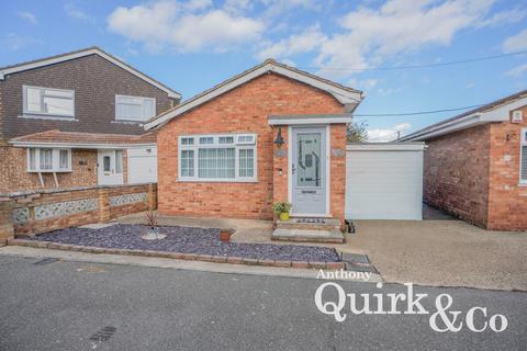2 bedroom detached bungalow for sale, Crescent Road, Canvey Island, SS8