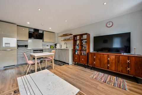 2 bedroom flat for sale, Trinity Mews, Guildford, GU1