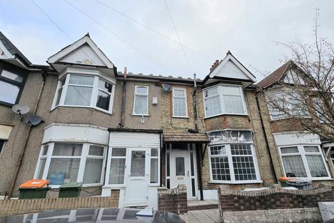 4 bedroom terraced house to rent, Masterman Road, London, E6
