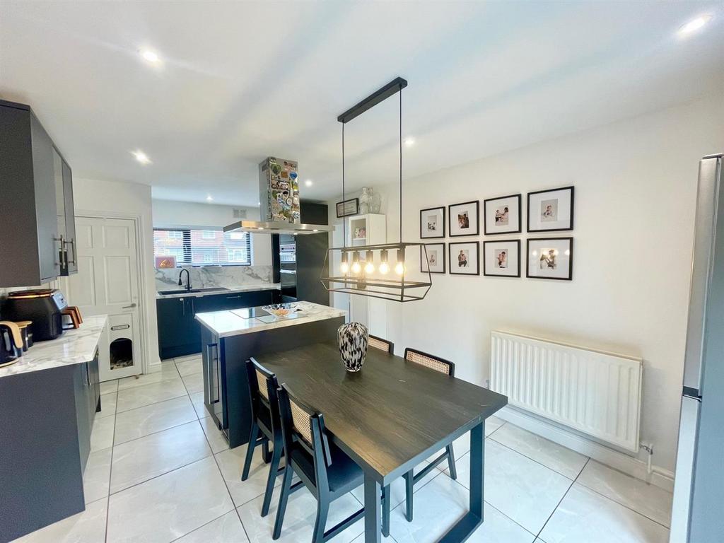 Kitchen 4.jpg