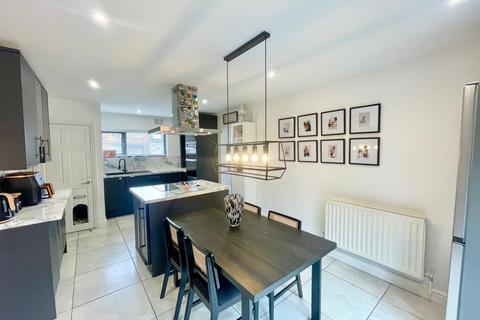4 bedroom semi-detached house for sale, Western Avenue, Peterborough