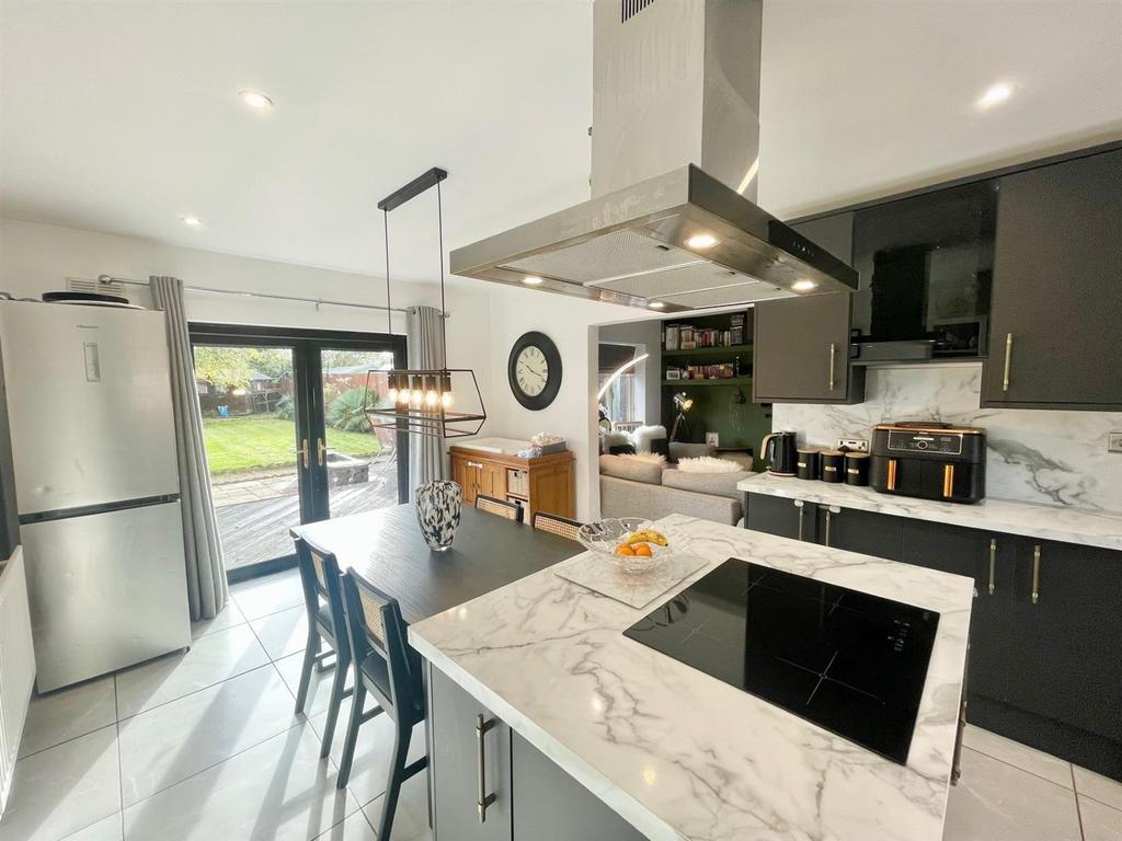 Kitchen 5.jpg