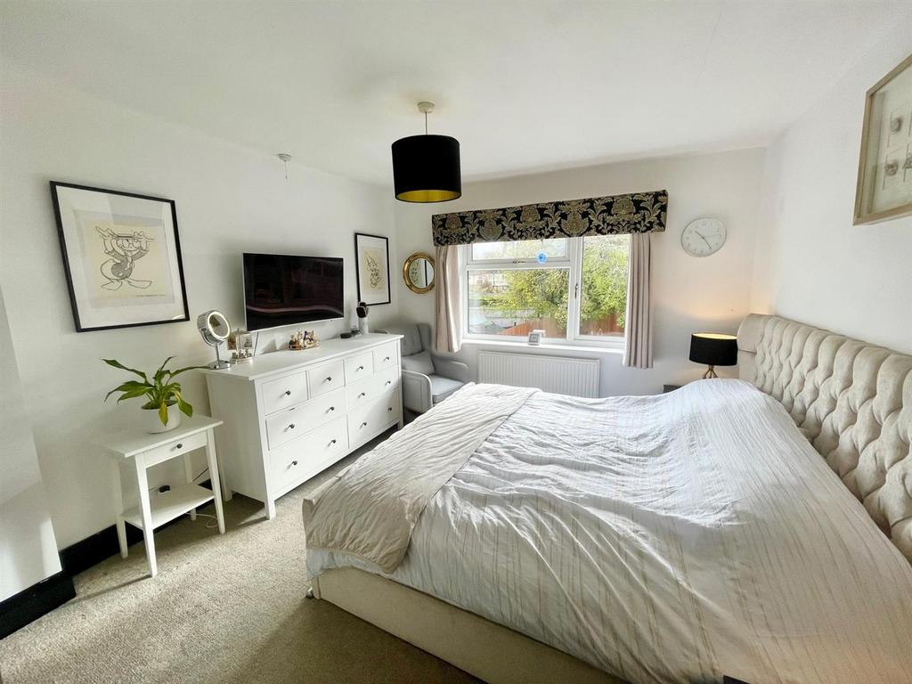 Bedroom 1.jpg