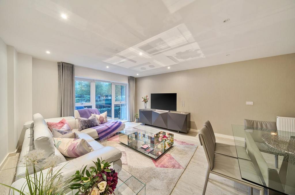 Davidson Frost-Wellings, DFW, Royal Court, Living