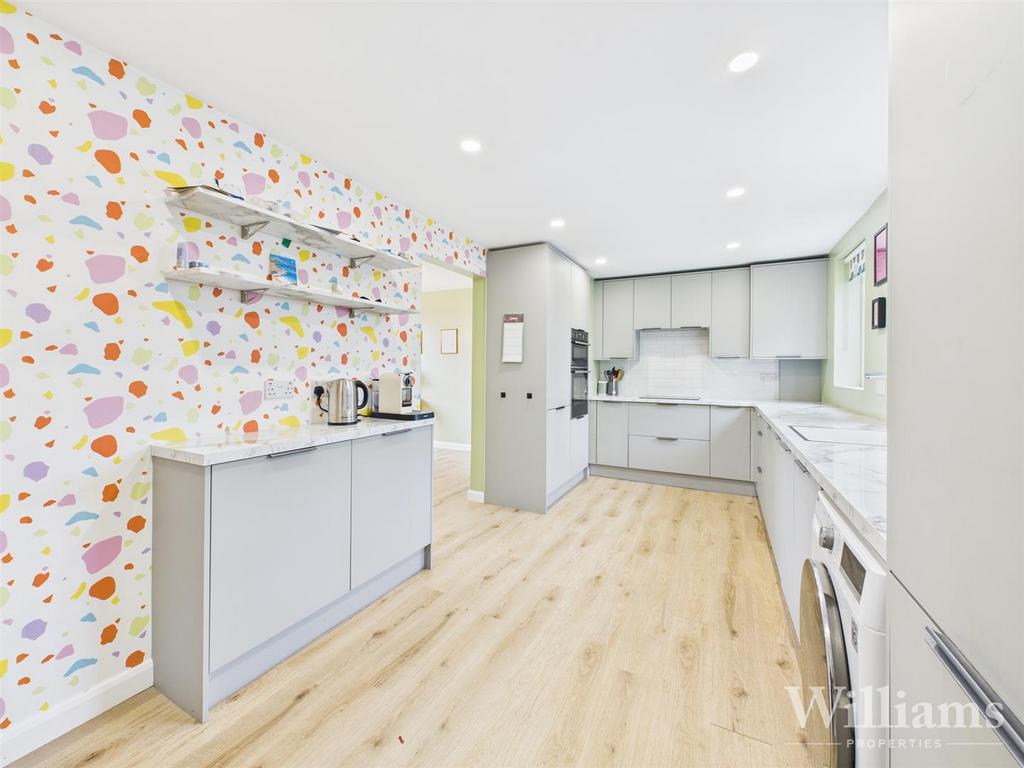 CAM02861 G0-PR0522-STILL004.jpg