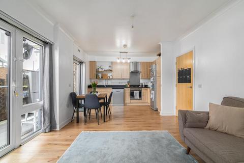 2 bedroom flat for sale, High Road, London