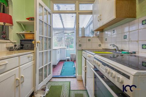 3 bedroom end of terrace house for sale, Lyndhurst Drive, Hornchurch