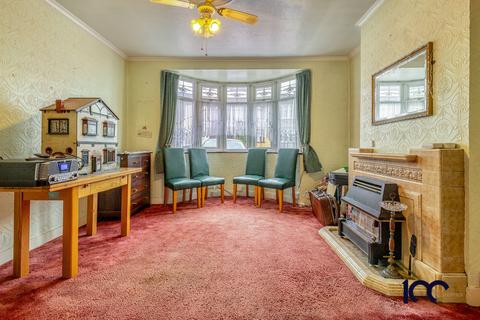 3 bedroom end of terrace house for sale, Lyndhurst Drive, Hornchurch