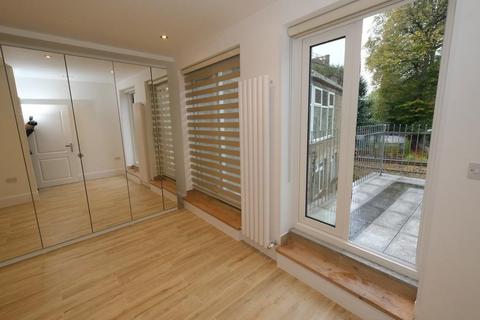 2 bedroom flat to rent, Lewisham way, SE14