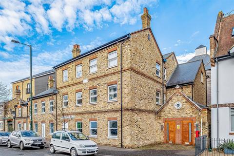 1 bedroom flat for sale, Boatrace Court, Mortlake High Street, London, SW14