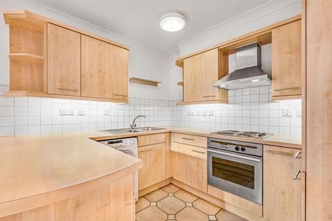 1 bedroom flat for sale, Boatrace Court, Mortlake High Street, London, SW14