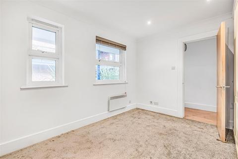 1 bedroom flat for sale, Boatrace Court, Mortlake High Street, London, SW14