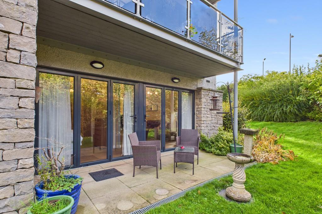 2 Queen Elizabeth Court