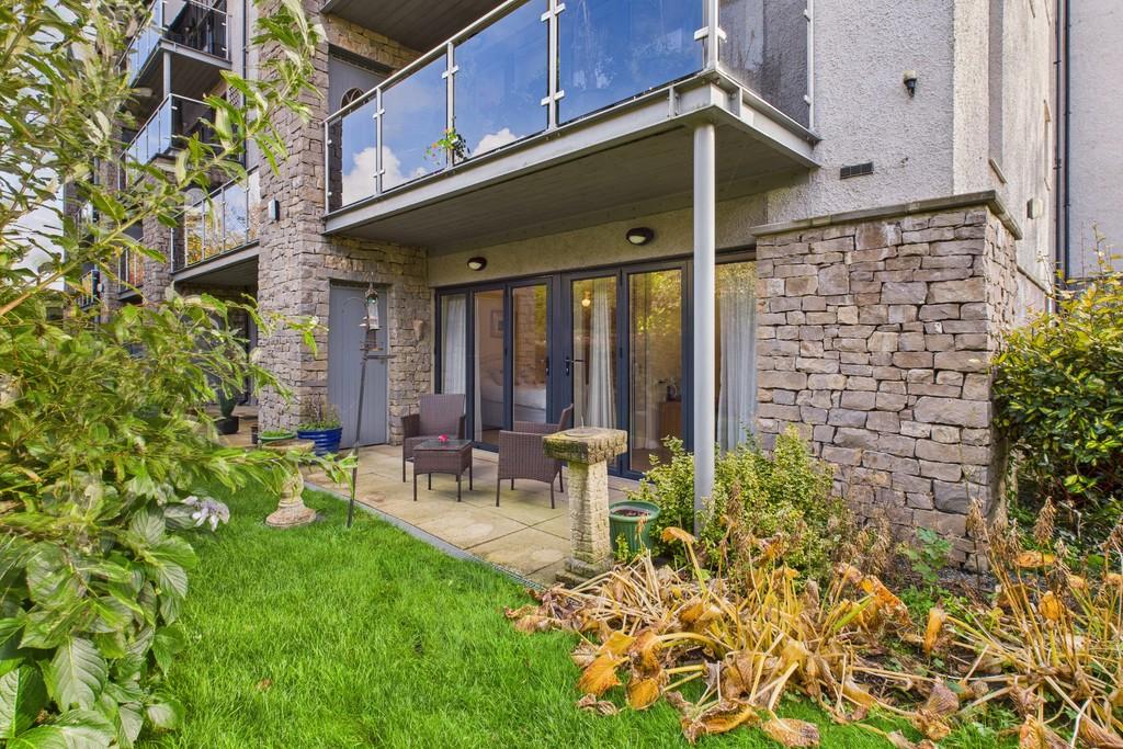 2 Queen Elizabeth Court