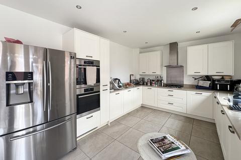 4 bedroom detached house to rent, Mead Avenue, Cambridge CB22