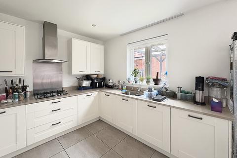 4 bedroom detached house to rent, Mead Avenue, Cambridge CB22