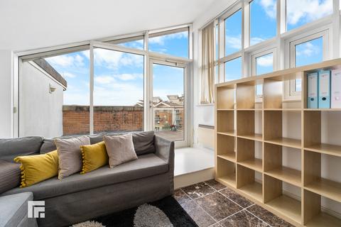 3 bedroom apartment to rent, Seville House, Century Wharf, Cardiff Bay