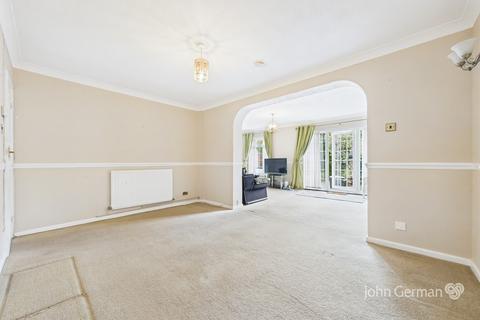 2 bedroom semi-detached house for sale, Shipton Drive, Uttoxeter