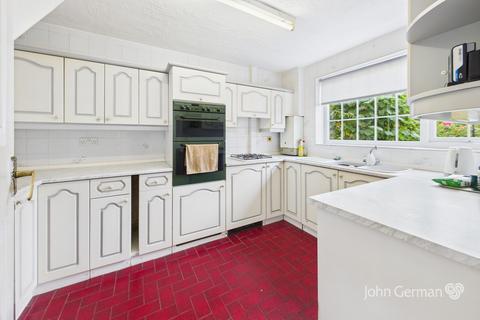 2 bedroom semi-detached house for sale, Shipton Drive, Uttoxeter