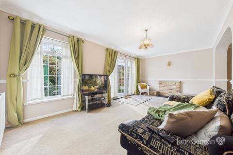 2 bedroom semi-detached house for sale, Shipton Drive, Uttoxeter