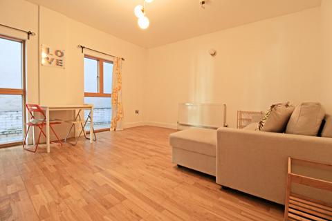 2 bedroom flat to rent, Hackney Road, London E2