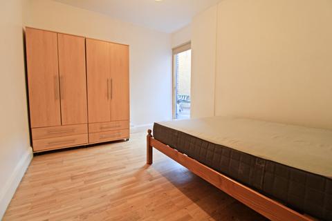 2 bedroom flat to rent, Hackney Road, London E2