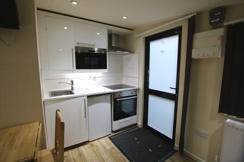 Studio to rent, St. Pauls Avenue, London