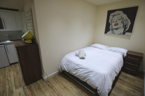 Studio to rent, High Road, London