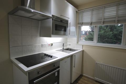 Studio to rent, High Road, London