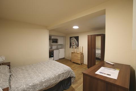 Studio to rent, High Road, London