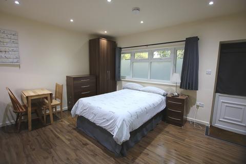 Studio to rent, Anson Road, London
